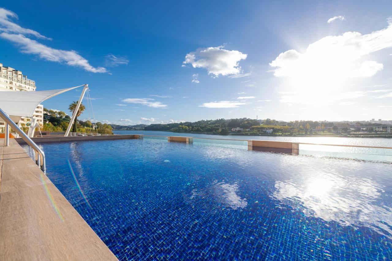 Pestana Douro Riverside - Preferred Hotels & Resorts, Lifestyle Valbom  Exterior photo Infinity pool at the resort
