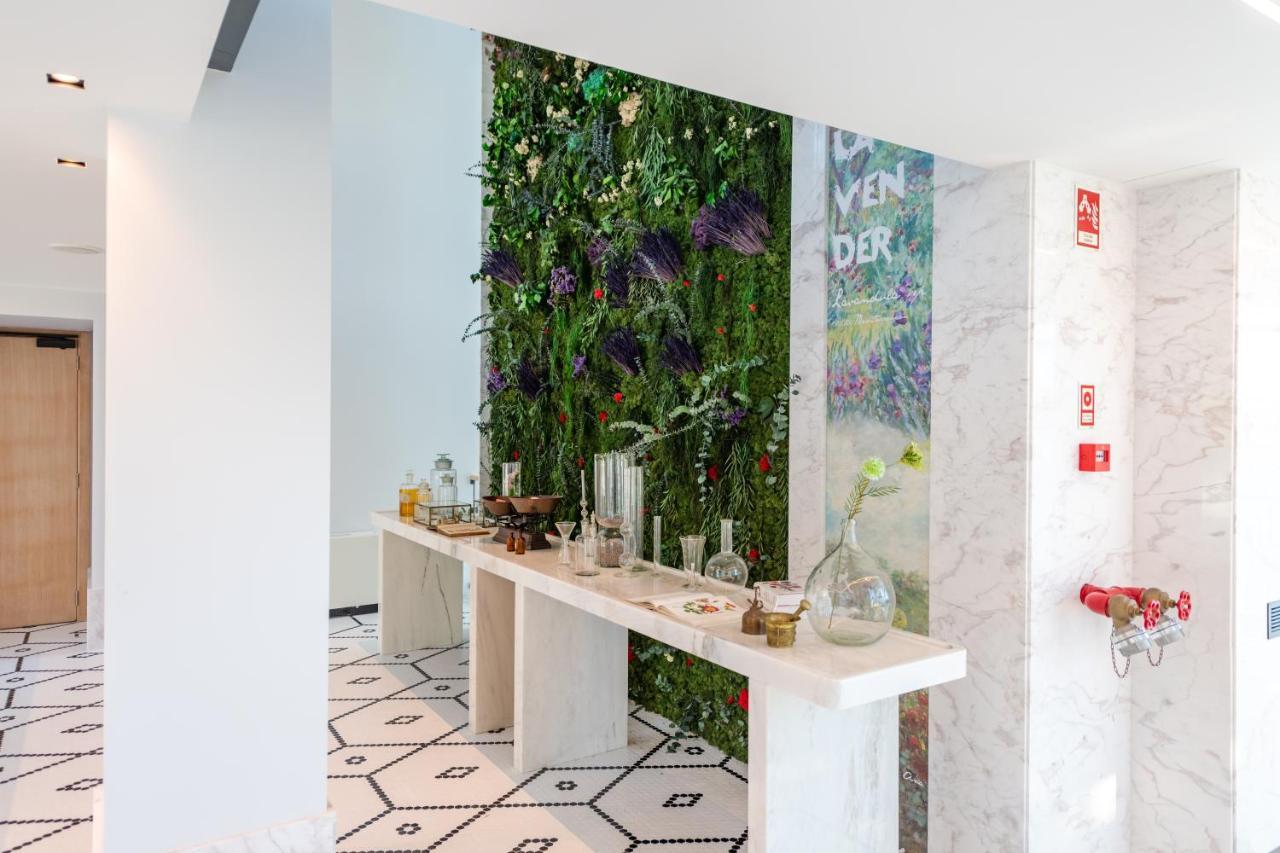Pestana Douro Riverside - Preferred Hotels & Resorts, Lifestyle Valbom  Exterior photo A green wall in a hotel