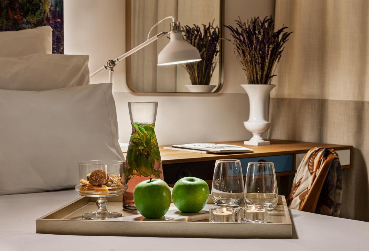 Pestana Douro Riverside - Preferred Hotels & Resorts, Lifestyle Valbom  Exterior photo A tray with fruit and water